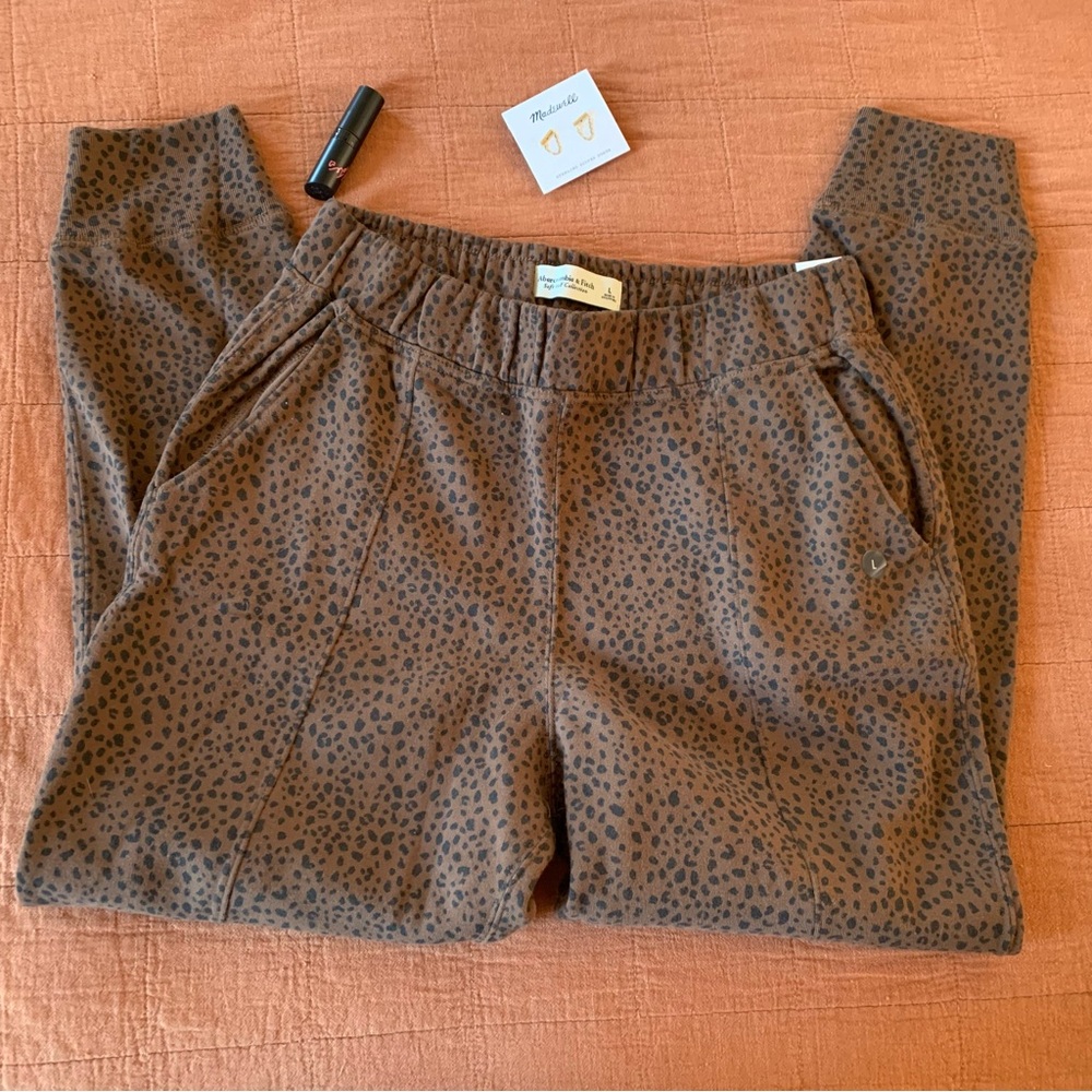 A&F Leopard Print Soft Collection Joggers - Picture 10 of 12